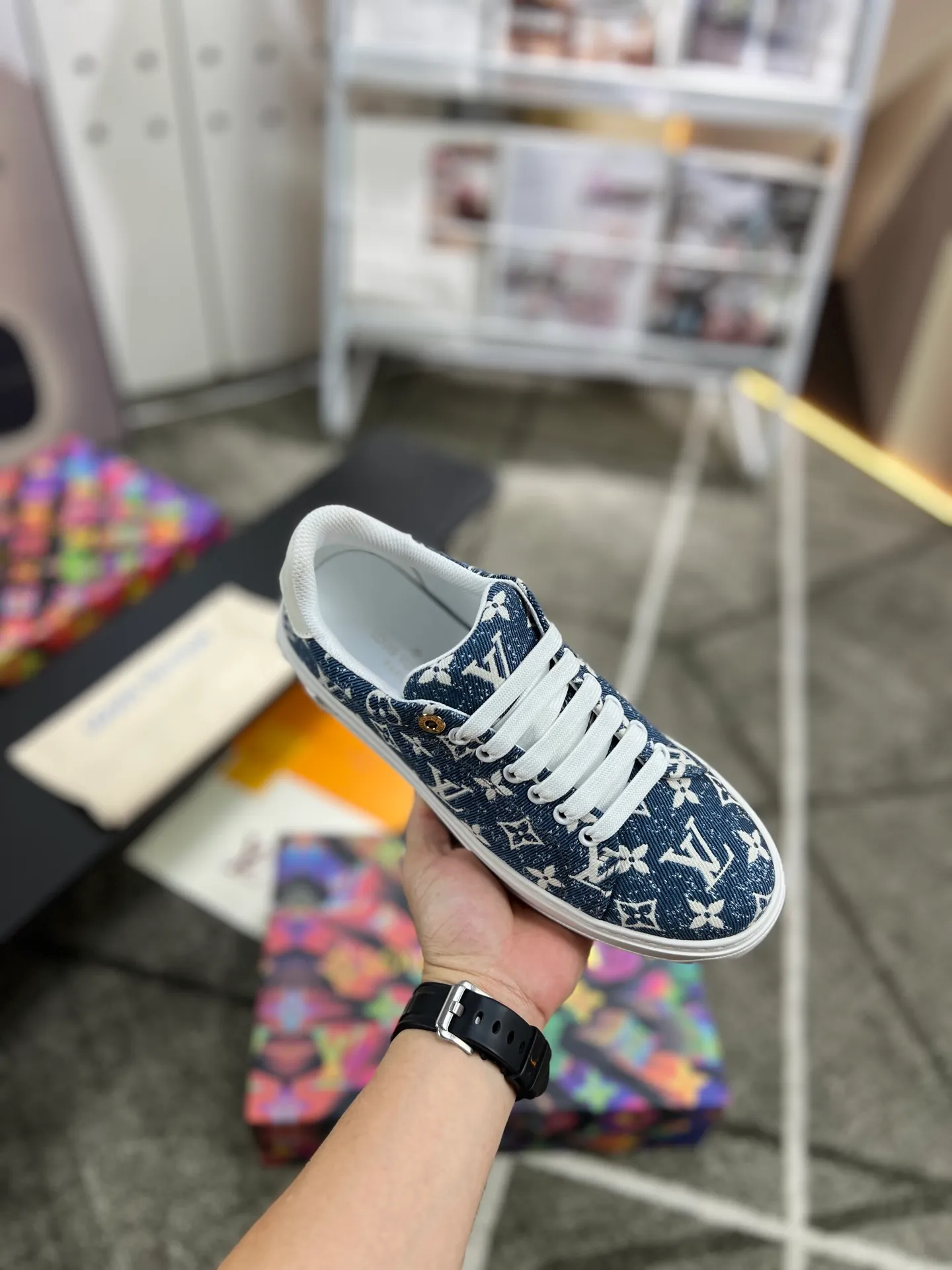 Factory price: 520💰LOUIS VUITTON [Louis VUITTON] New trendy Lv is on the market🎁, casual and fashionable men's shoes👟The upper is made of imported original fabric + cowhide mesh lining, the original wear-resistant rubber outsole, the version is simple and elegant, exclusive for trendy men, six colors available, code number: 38-44, customized 45, 46